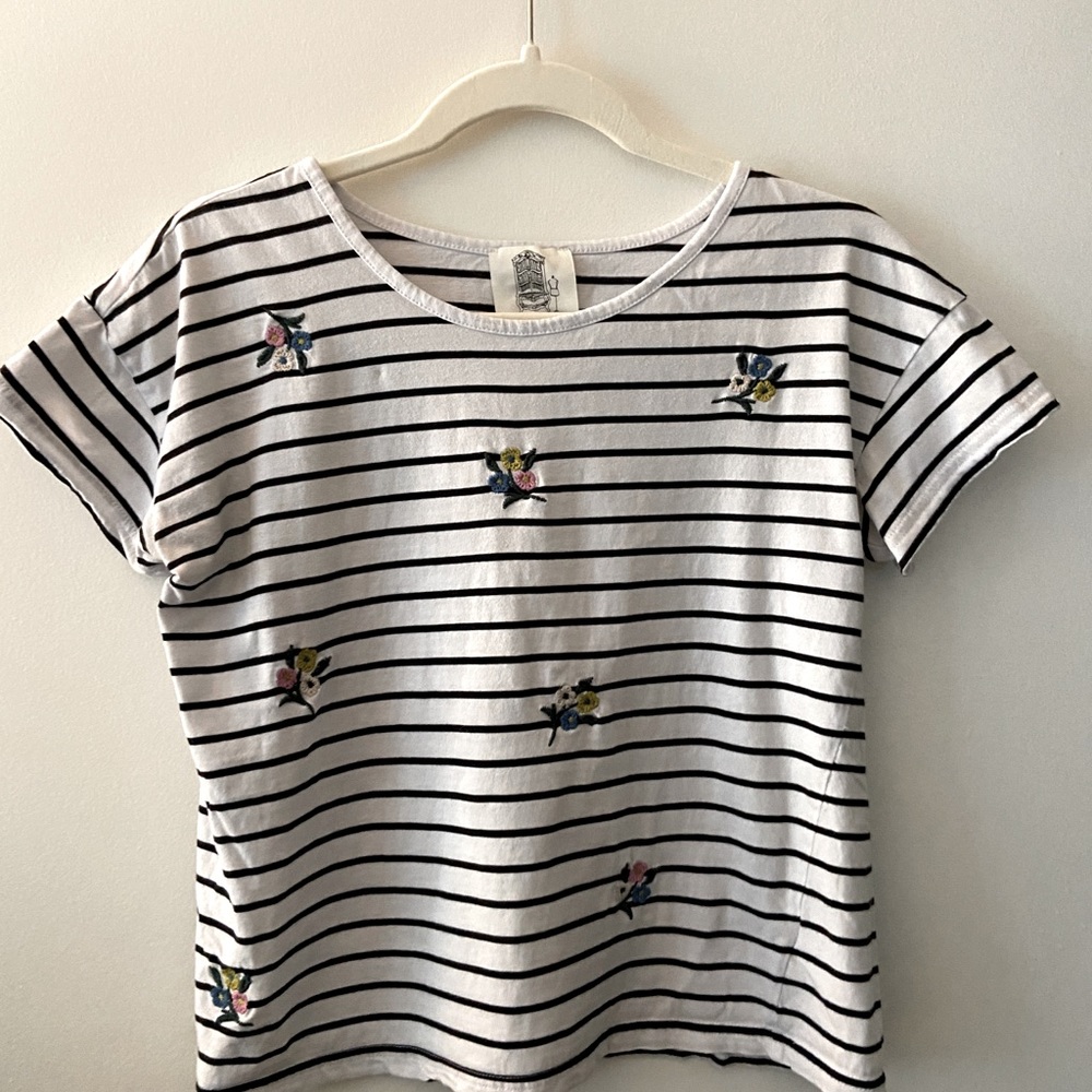 Lili’s Closet embroidered striped tee shirt - small, white and black stripe